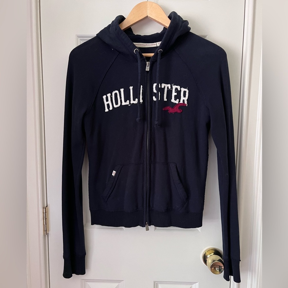 Hollister - Woman’s Navy Blue Zipped Soft Sweatshirt, Size Large